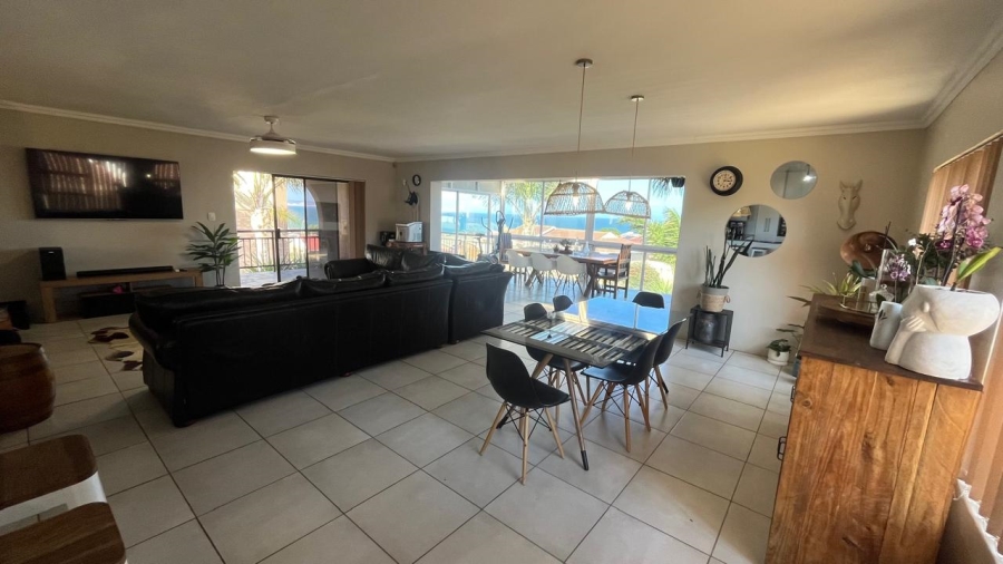 5 Bedroom Property for Sale in Wavecrest Eastern Cape